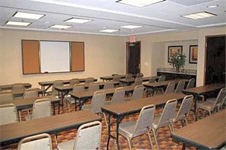 Hampton Inn and Suites Bakersfield / Highway 58