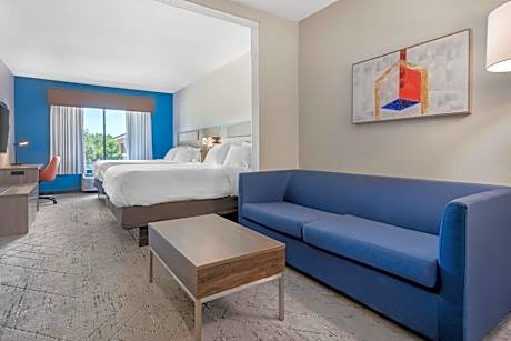 Double Suite with Two Double Beds and Communications Accessible Tub