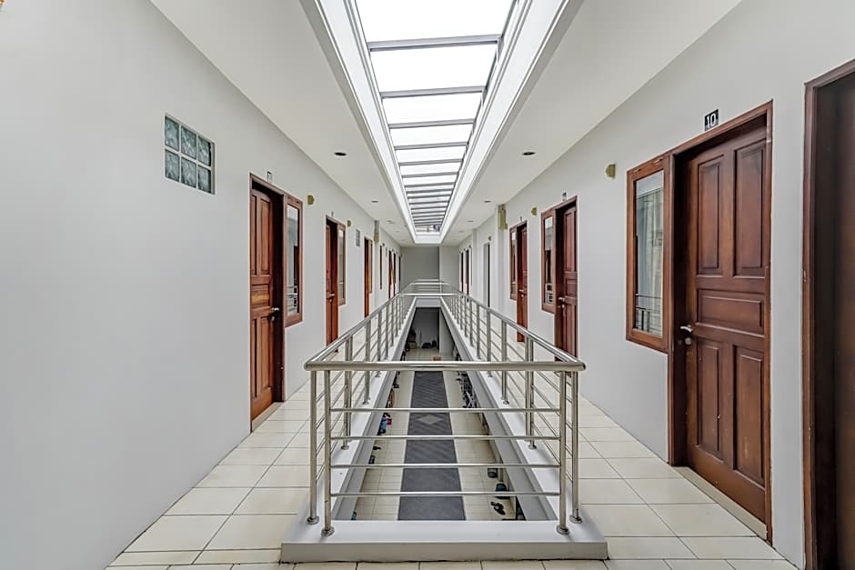 Spot On 91366 The Chatter Place