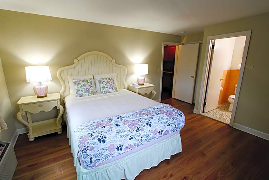 Colonial Inn Seekonk