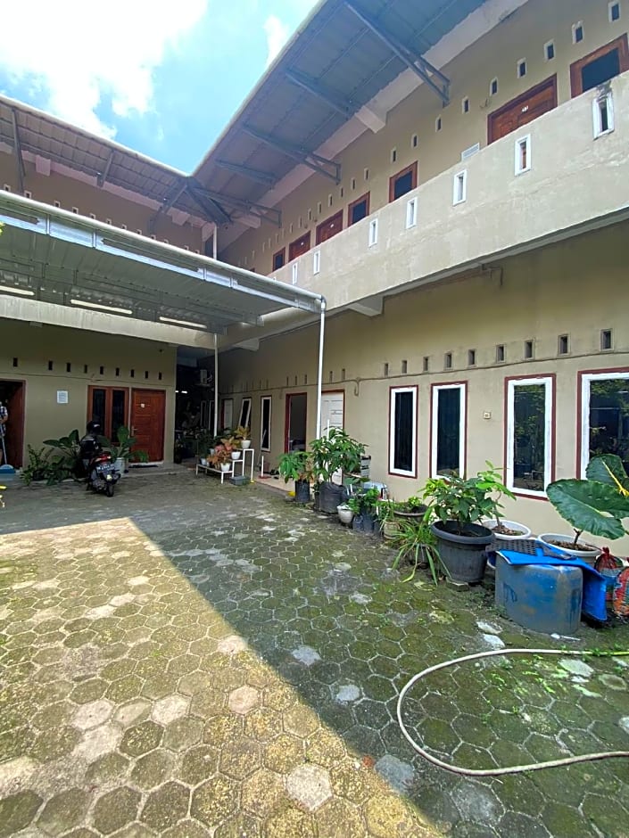 SPOT ON 92498 Fanni Homestay
