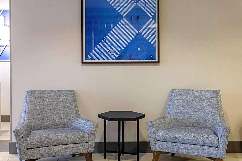 Holiday Inn Express & Suites Columbus at Northlake By IHG