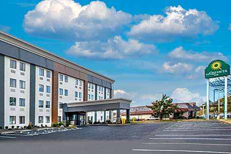 La Quinta Inn by Wyndham St Louis Hazelwood Airport North
