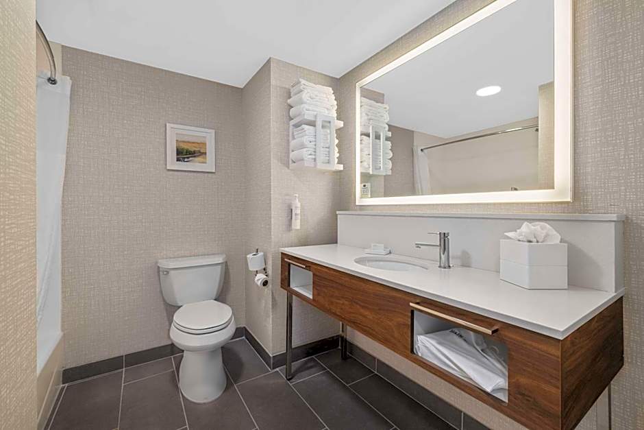 Hampton Inn & Suites Bakersfield Central
