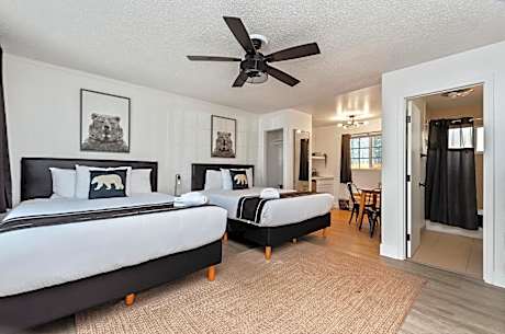 Deluxe Queen Room
