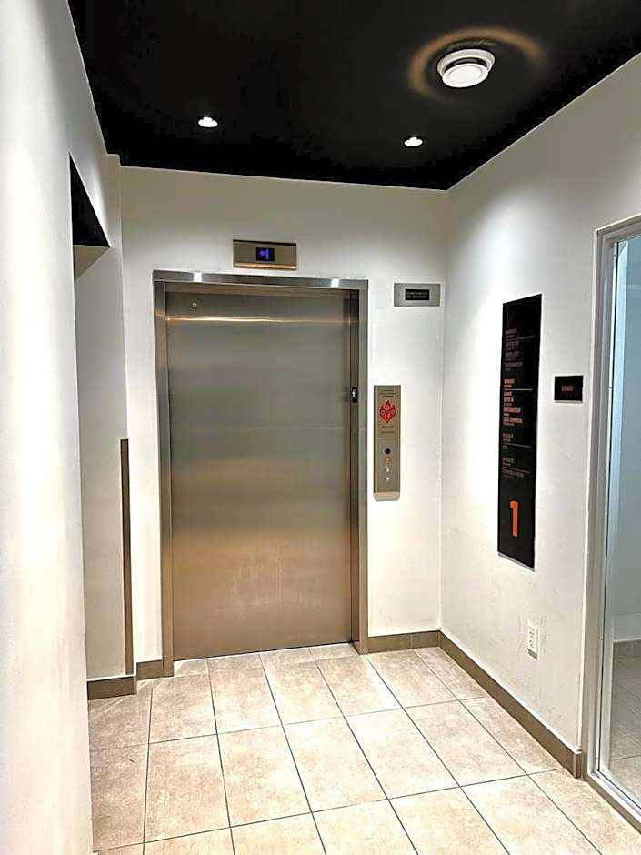 Initial-Matisse- Quebec-parking and pool