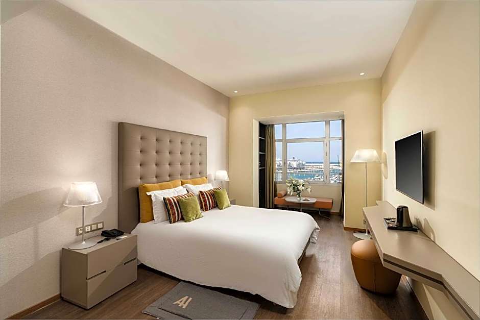 Photo 1 of 14 of Superior, Sea View