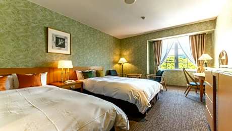 Twin Room with Extra Bed - Non-Smoking