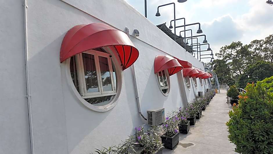 Kapal Garden Hotel at Taman Rekreasi Sengkaling