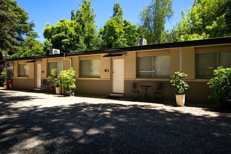 2 Bedroom Apartment with Pool & Garden View (rooms 1,3)