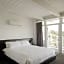Hollywood Hills Hotel