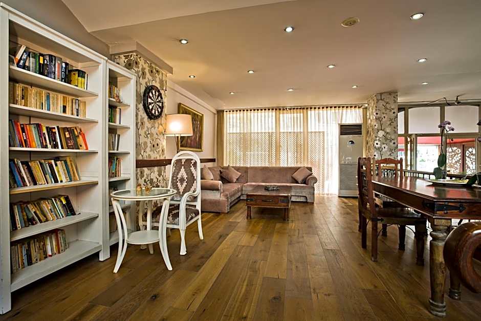 Villa Blanche Hotel SPA & Garden Pool