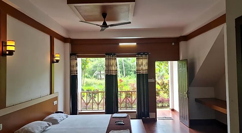 Hotel Exotica Squares