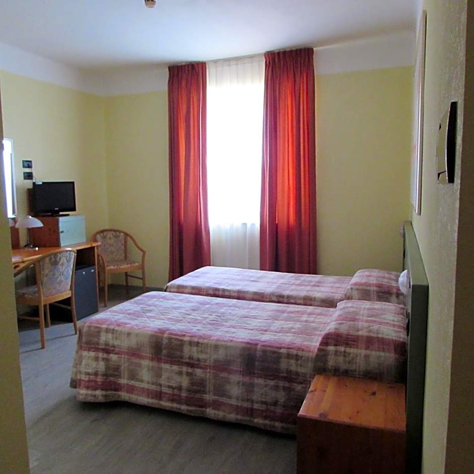 Hotel Alpi Del Mare