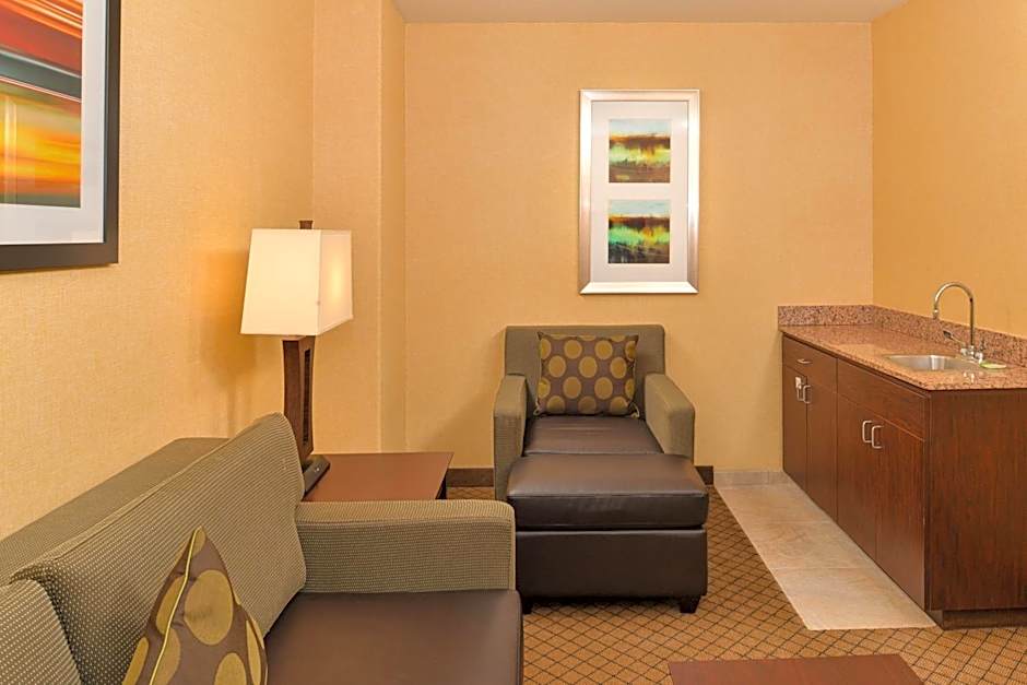 Holiday Inn Express Woodland By IHG