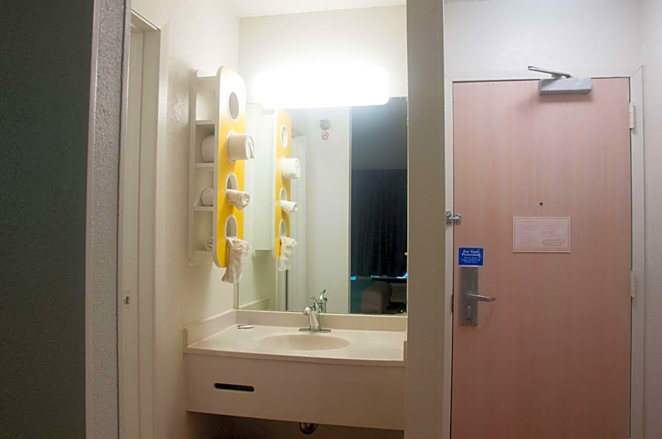 Motel 6-Raleigh, NC - North