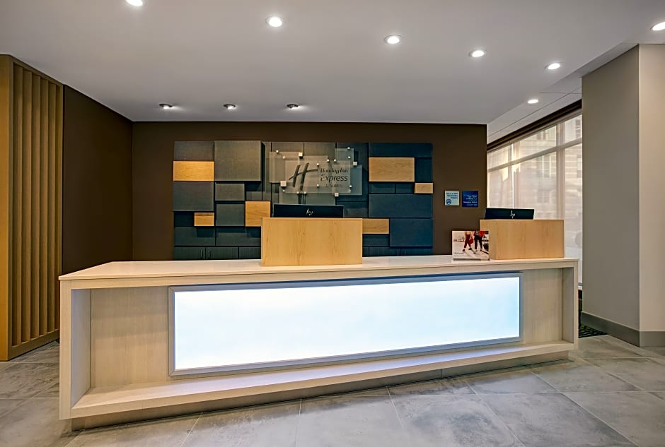 Holiday Inn Express Milwaukee Downtown By IHG