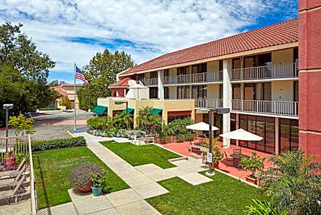 La Quinta Inn & Suites by Wyndham Thousand Oaks Newbury Park