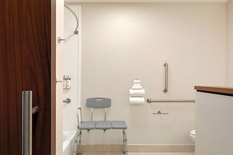 Holiday Inn Express & Suites - Dalton - Walnut Ave By IHG