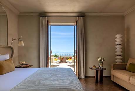 Junior suite Sea View with Terrace and Jacuzzi with Extra Bed