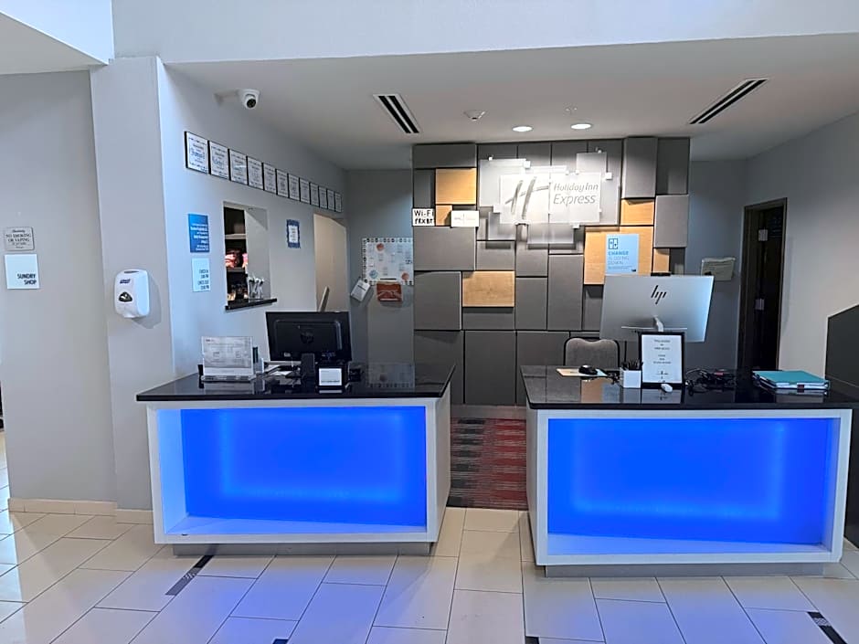 Holiday Inn Express & Suites Bonham By IHG