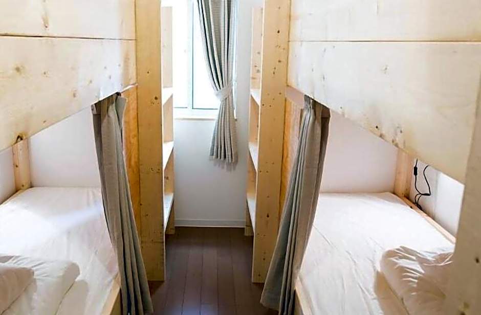 IZA Enoshima Guest House