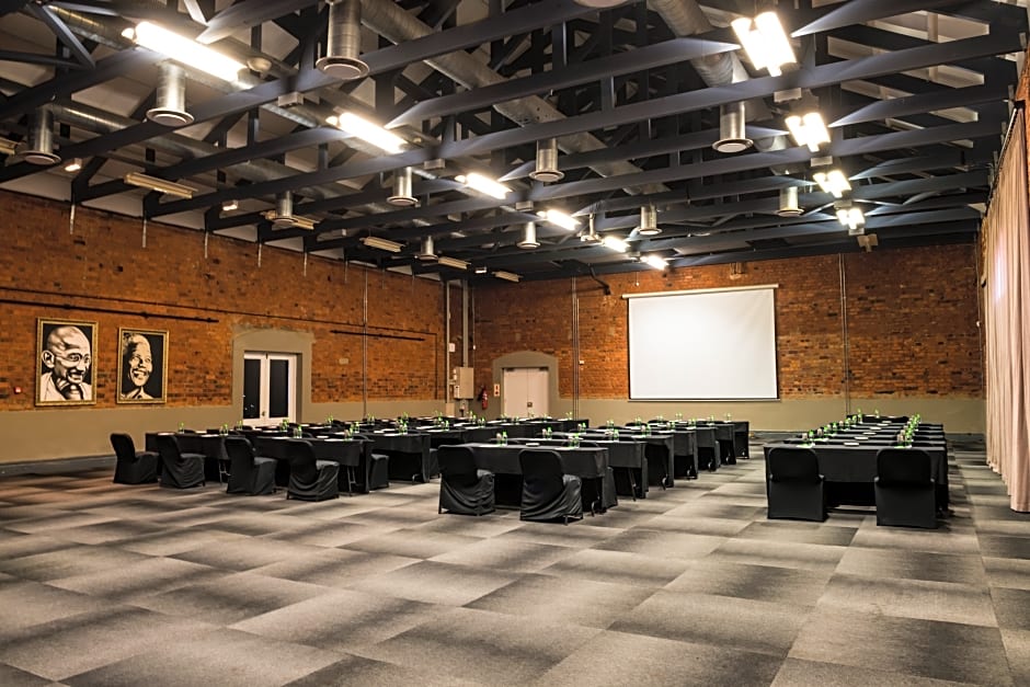 Waterfront Hotel by MISTY BLUE HOTELS