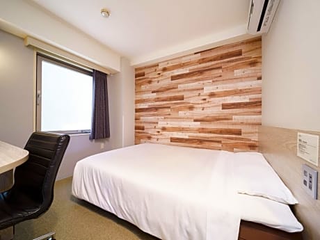 Single Room with Small Double Bed - Non-Smoking