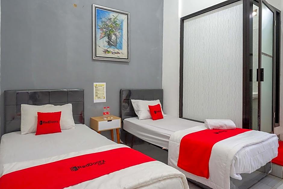 RedDoorz Syariah near Alun Alun Kajen