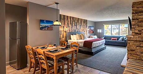 Crystal Colony Kitchen Hotel Room