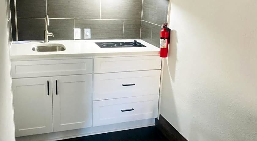 Quality Inn & Suites near Robins Air Force Base
