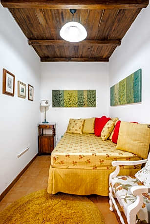 Apartment with Garden View