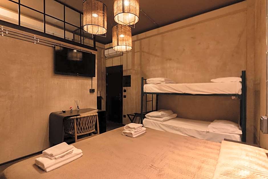 Hotel & Hostel 7