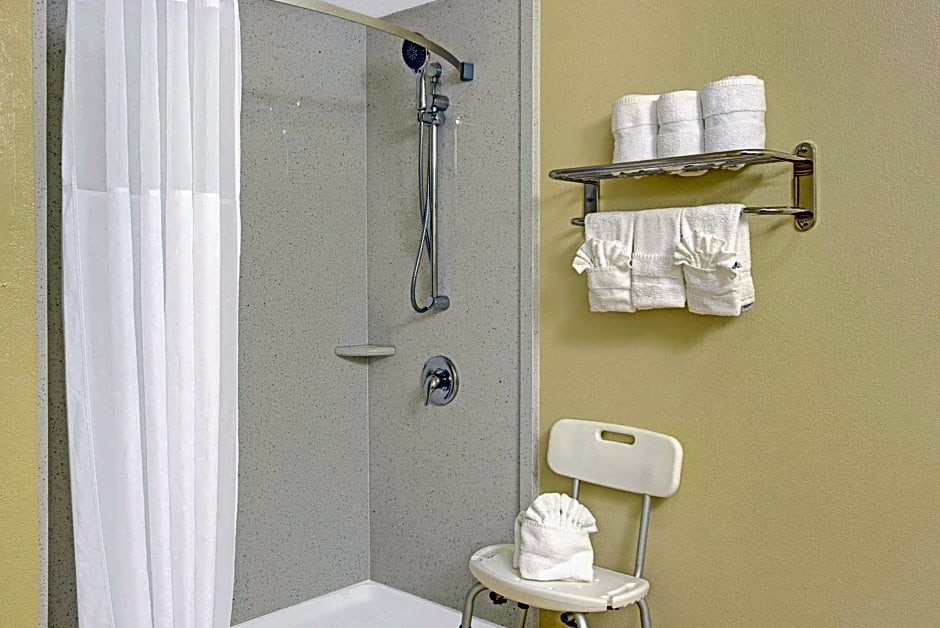 Ramada Plaza Charlotte/s End – Charlotte, NC