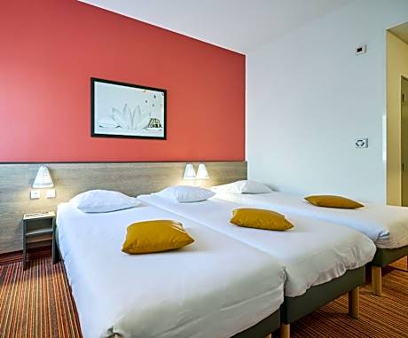 Triple Room ( three single beds)