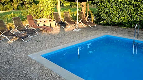 Kraft Hotel Pool & Klimaanlage AC