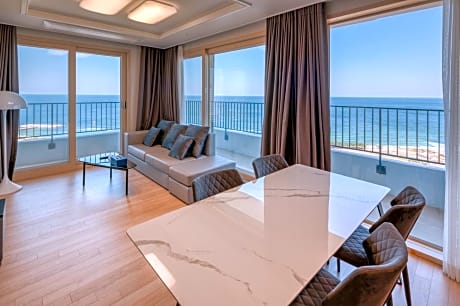 Premier Ocean Suite Room