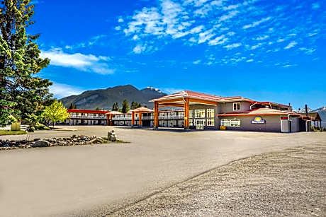 Days Inn by Wyndham Golden