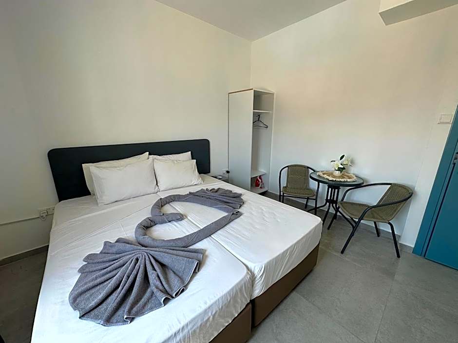 Sun Plaza Suites - Adults Only