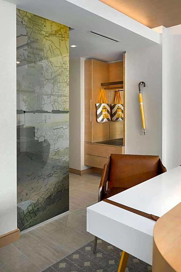 The Envoy Hotel, Autograph Collection by Marriott