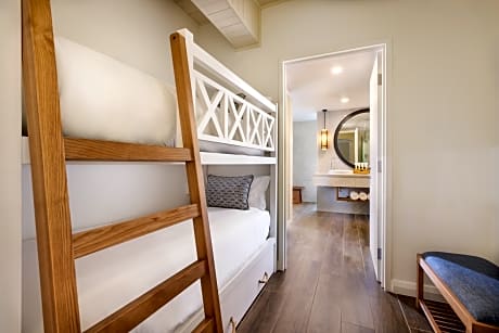 FAMILY SUITE, 1 King Size Bed, 2 tier Bunk Bed, Oceanside