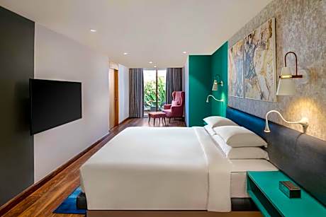 King Suite with Balcony - 10% off on À la carte orders only at Zing Restaurant