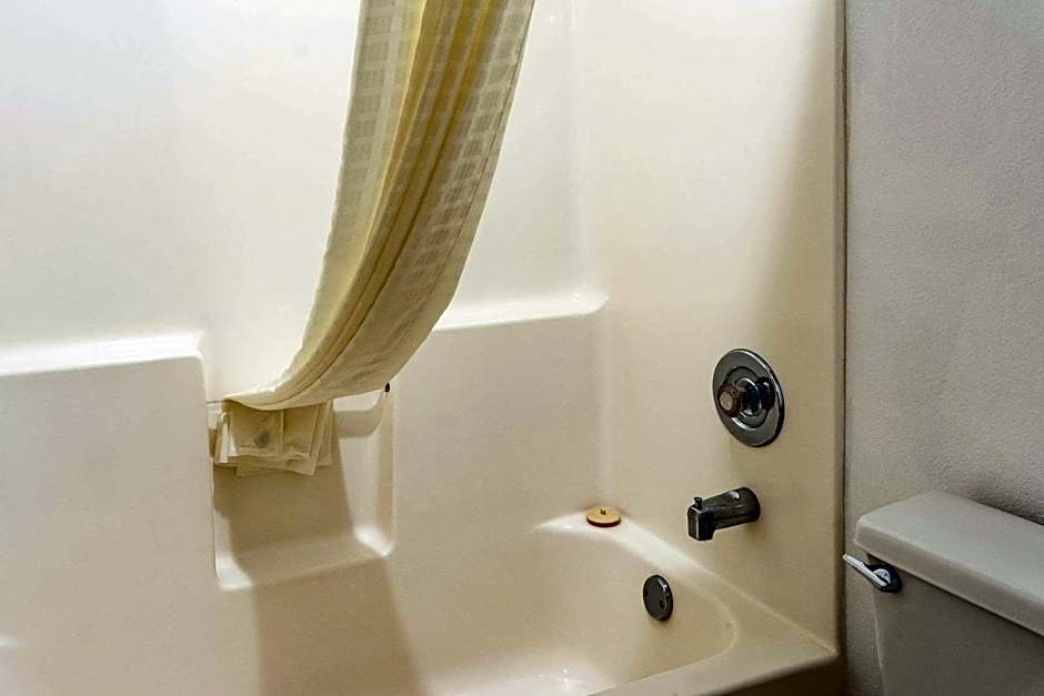 Econo Lodge Inn & Suites Madras