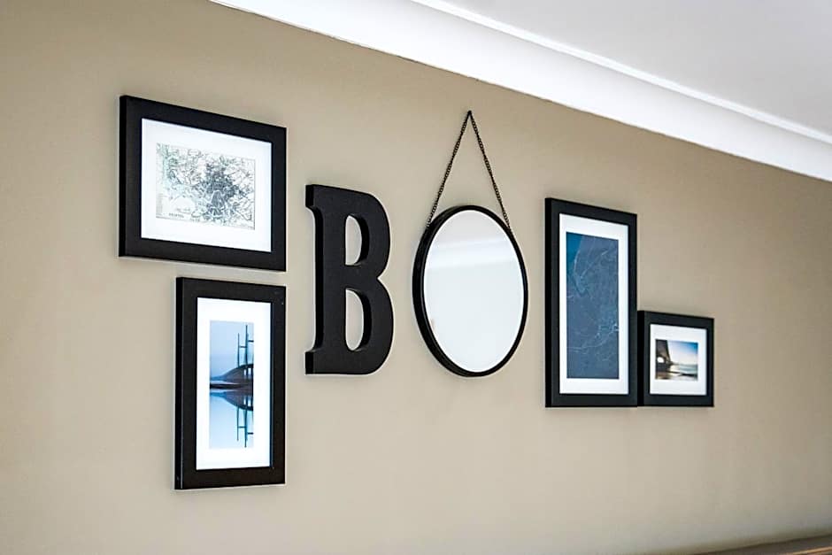 Almondsbury Inn & Lounge