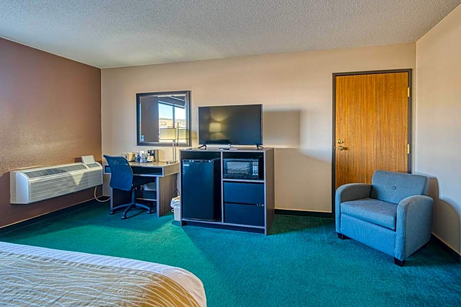 Super 8 by Wyndham Sturgis