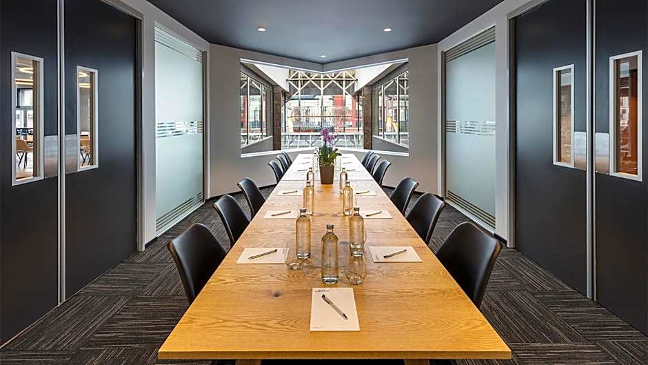 Oaks Wellington Hotel