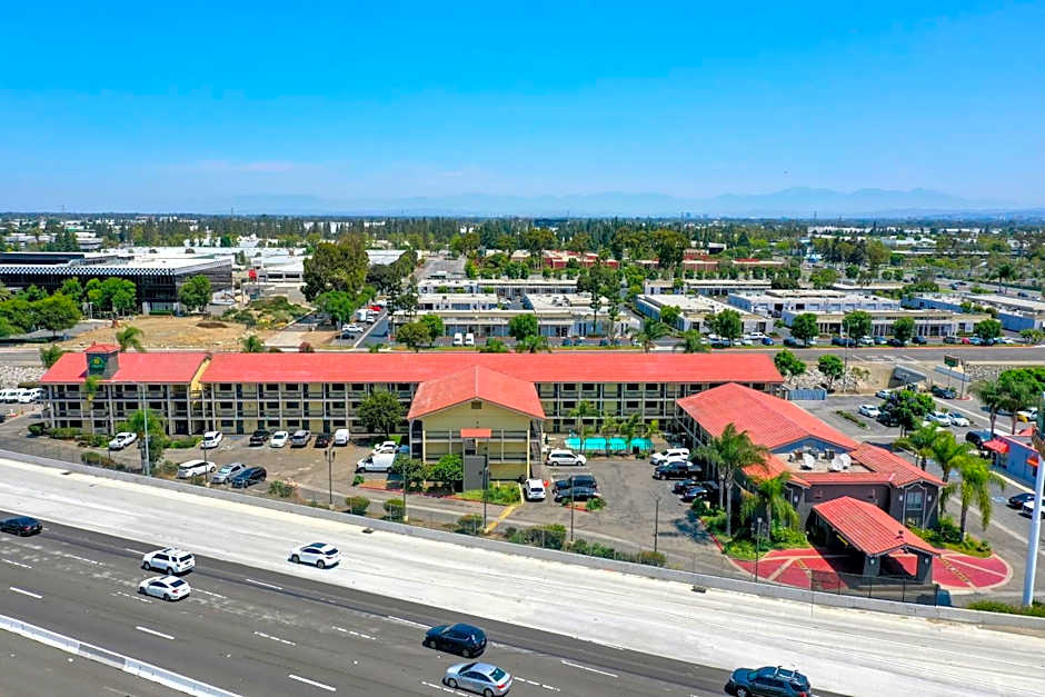 La Quinta Inn by Wyndham Costa Mesa / Newport Beach
