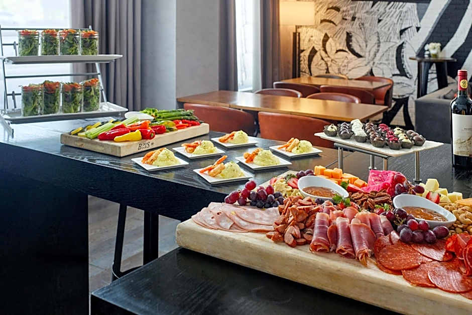 Renaissance by Marriott Atlanta Airport Gateway Hotel