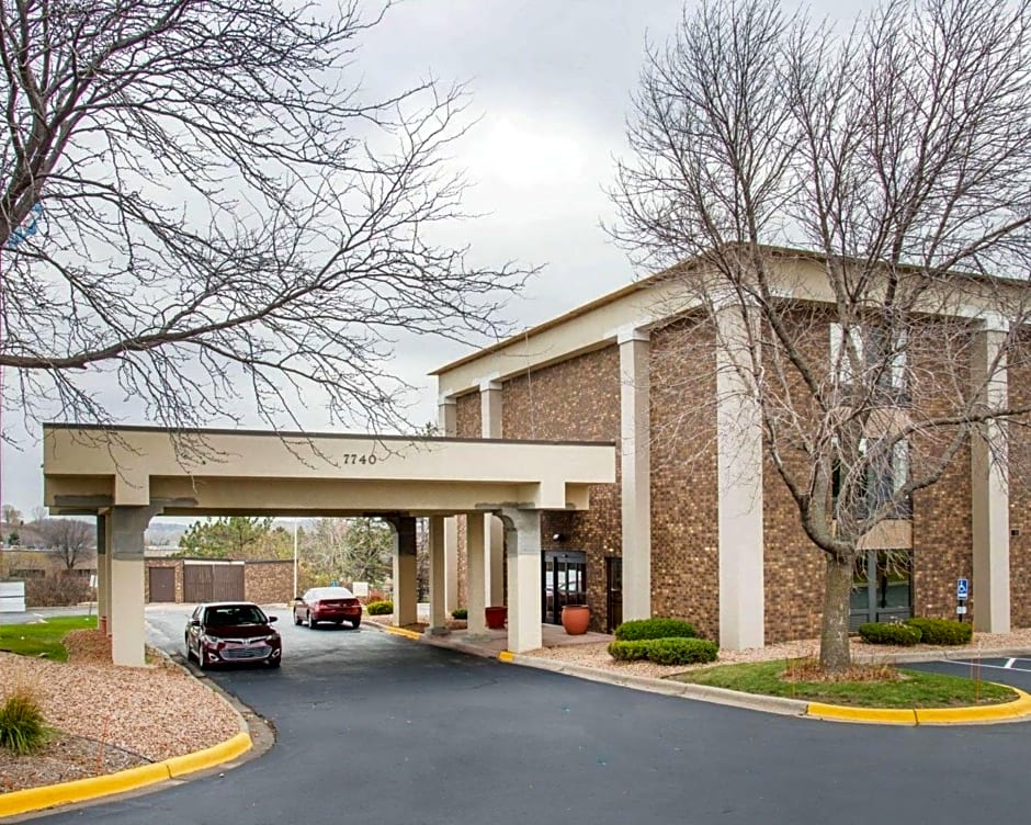 Eden Prairie Hotel