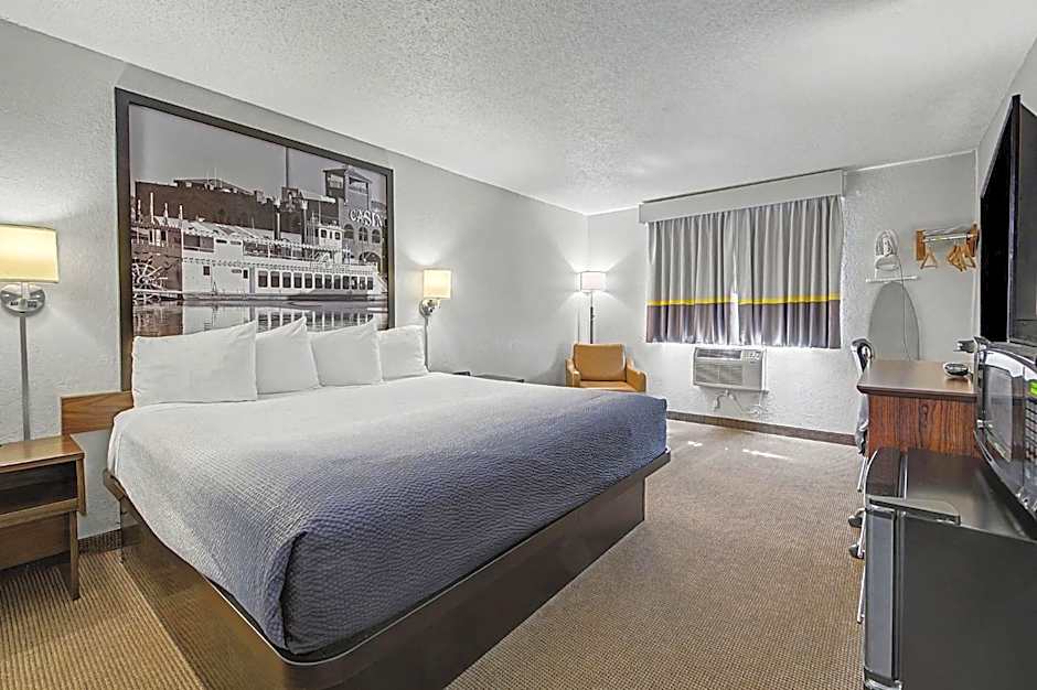 Super 8 by Wyndham Dubuque/Galena Area